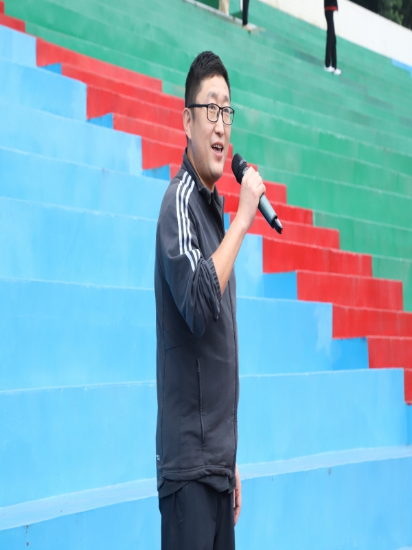 RcCd_1732498103666093920.jpg