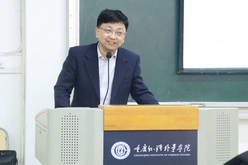 12.17中文大讲堂｜“语言类专业大学生需要具备的素养及其训练方法”学术讲座 (3).jpg