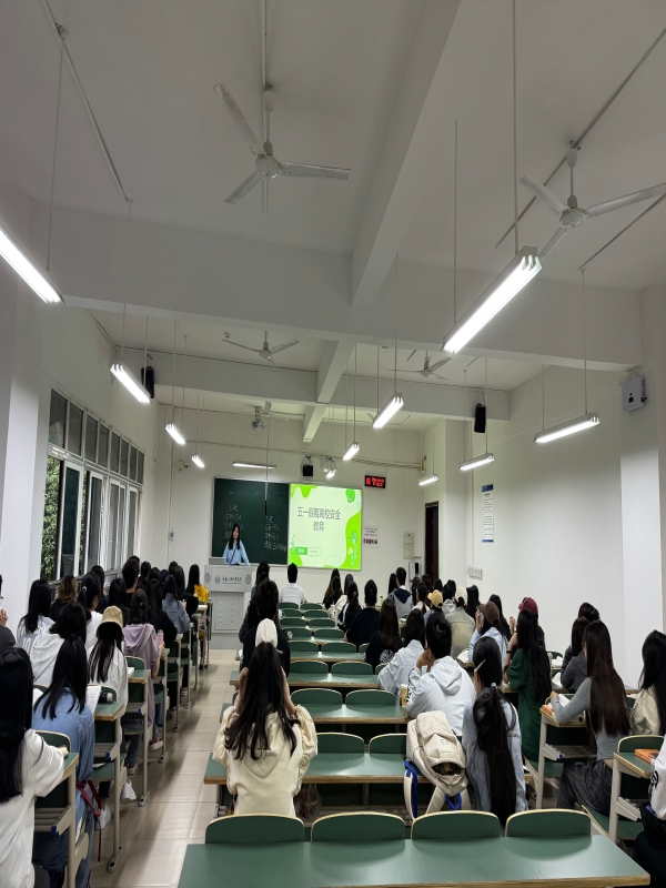 4.25五一劳动节假期安全教育主题班会1.jpg