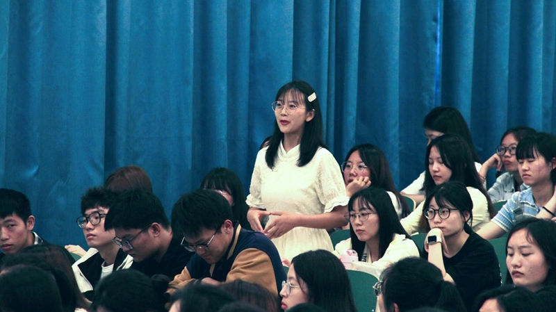 何雁3.jpg