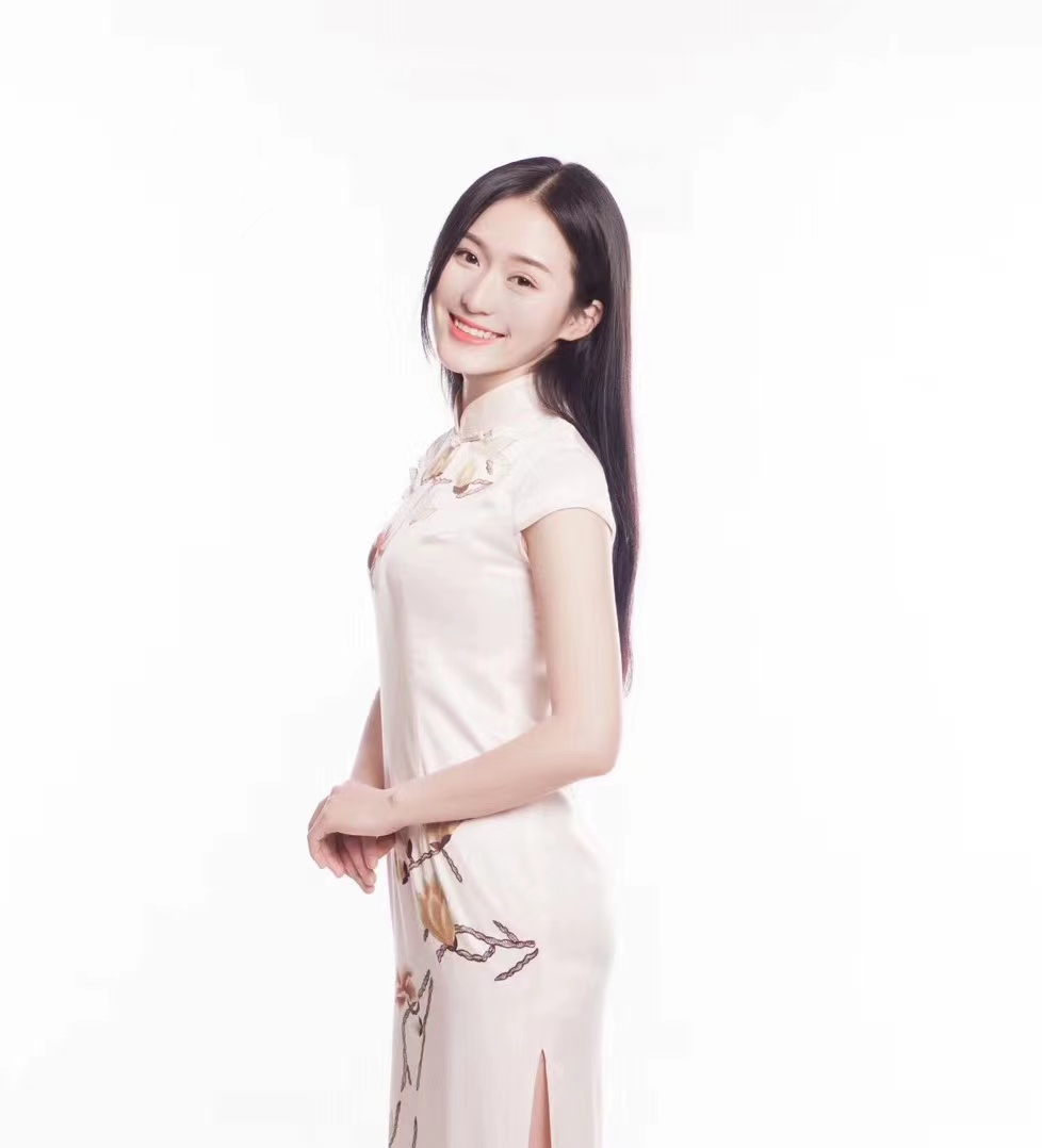 李玲.jpg