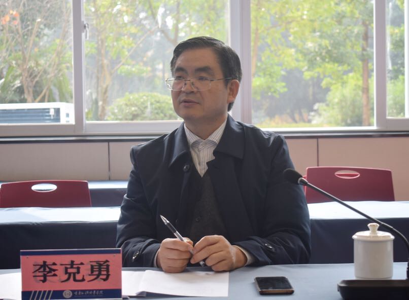 李校长.jpg