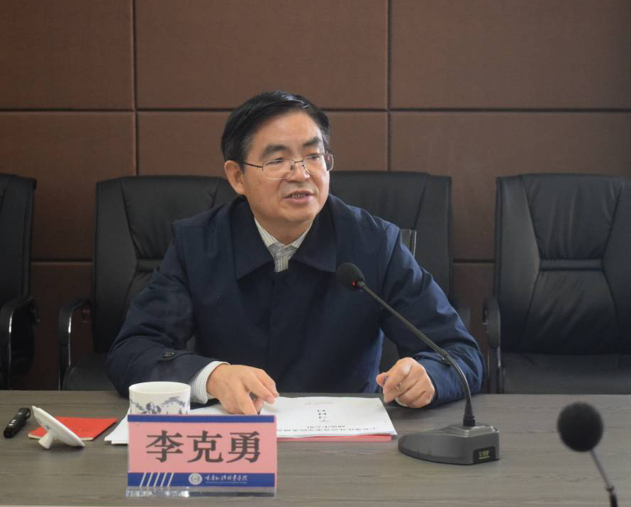 李校长特写.png