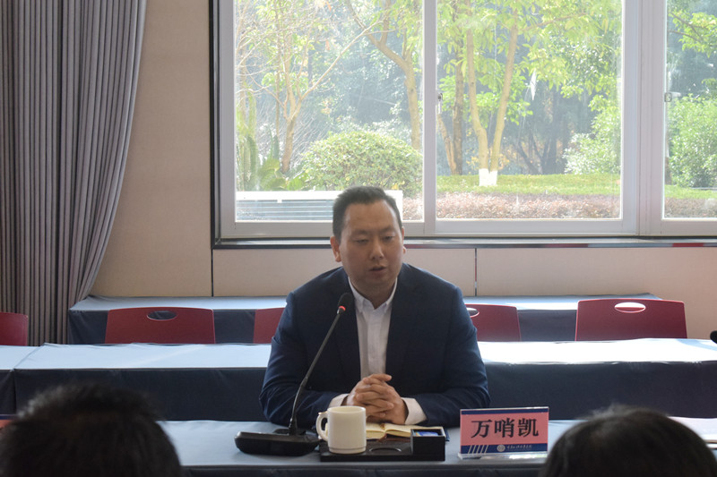 万哨凯理事长_副本.jpg