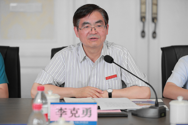 李校_副本.jpg